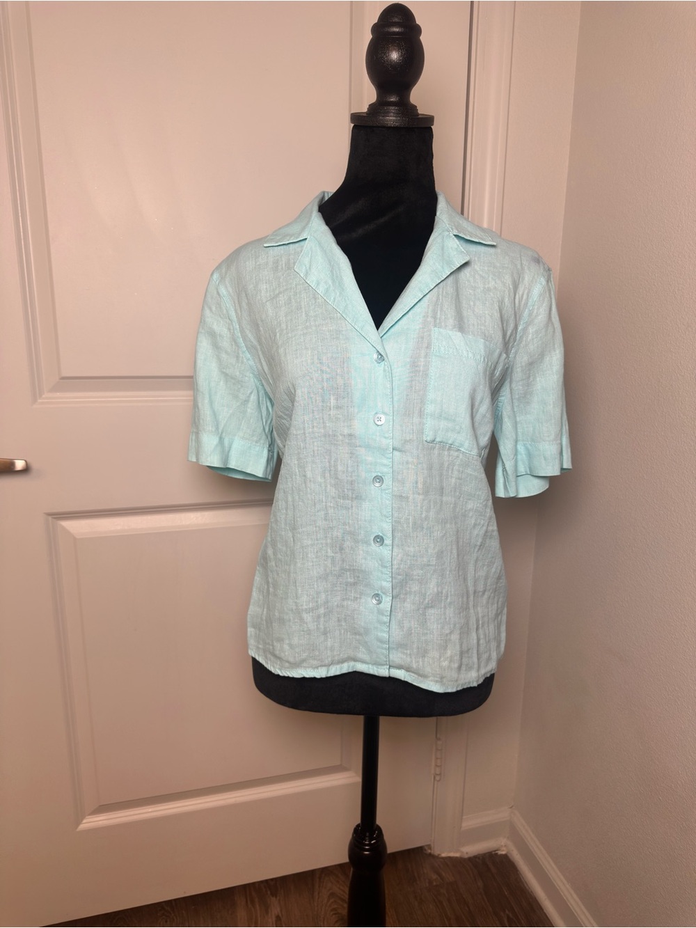 Kut from the Kloth Light Aqua Linen Button-Down Top / BNWT